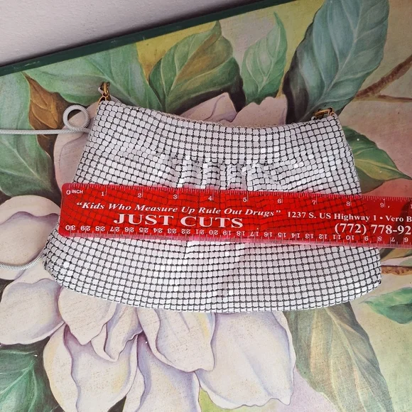 Chic  Vintage White Metal Mesh Pattern Purse - Picture 12 of 16